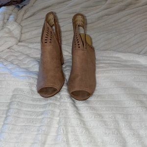 Tan heels size 7 1/2